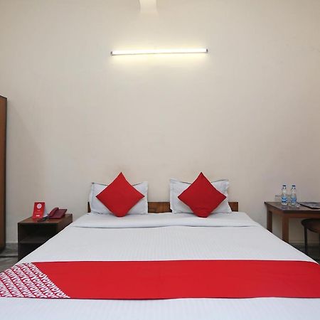 Oyo 9001 Hotel East West Калькутта Экстерьер фото