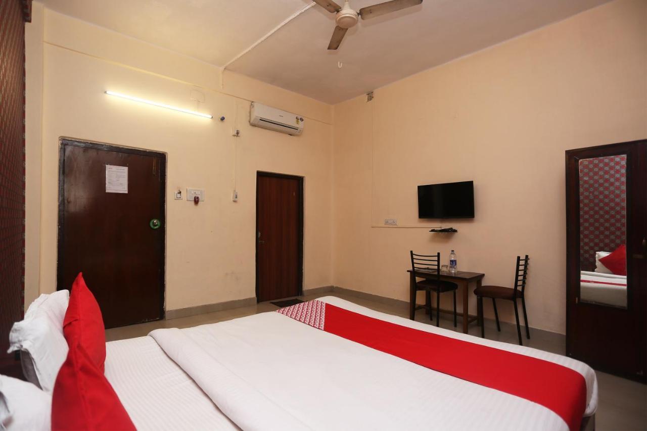 Oyo 9001 Hotel East West Калькутта Экстерьер фото