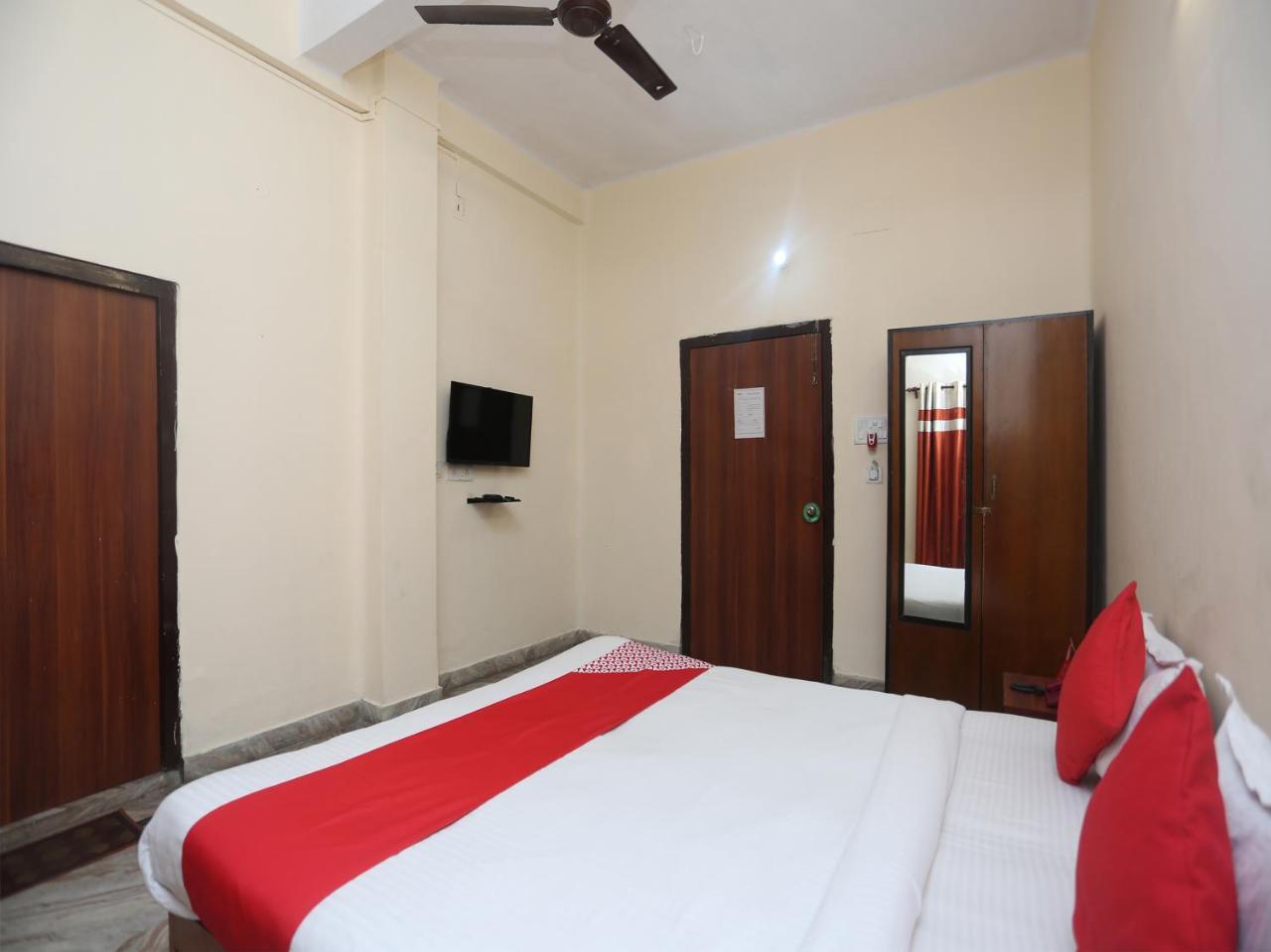 Oyo 9001 Hotel East West Калькутта Экстерьер фото