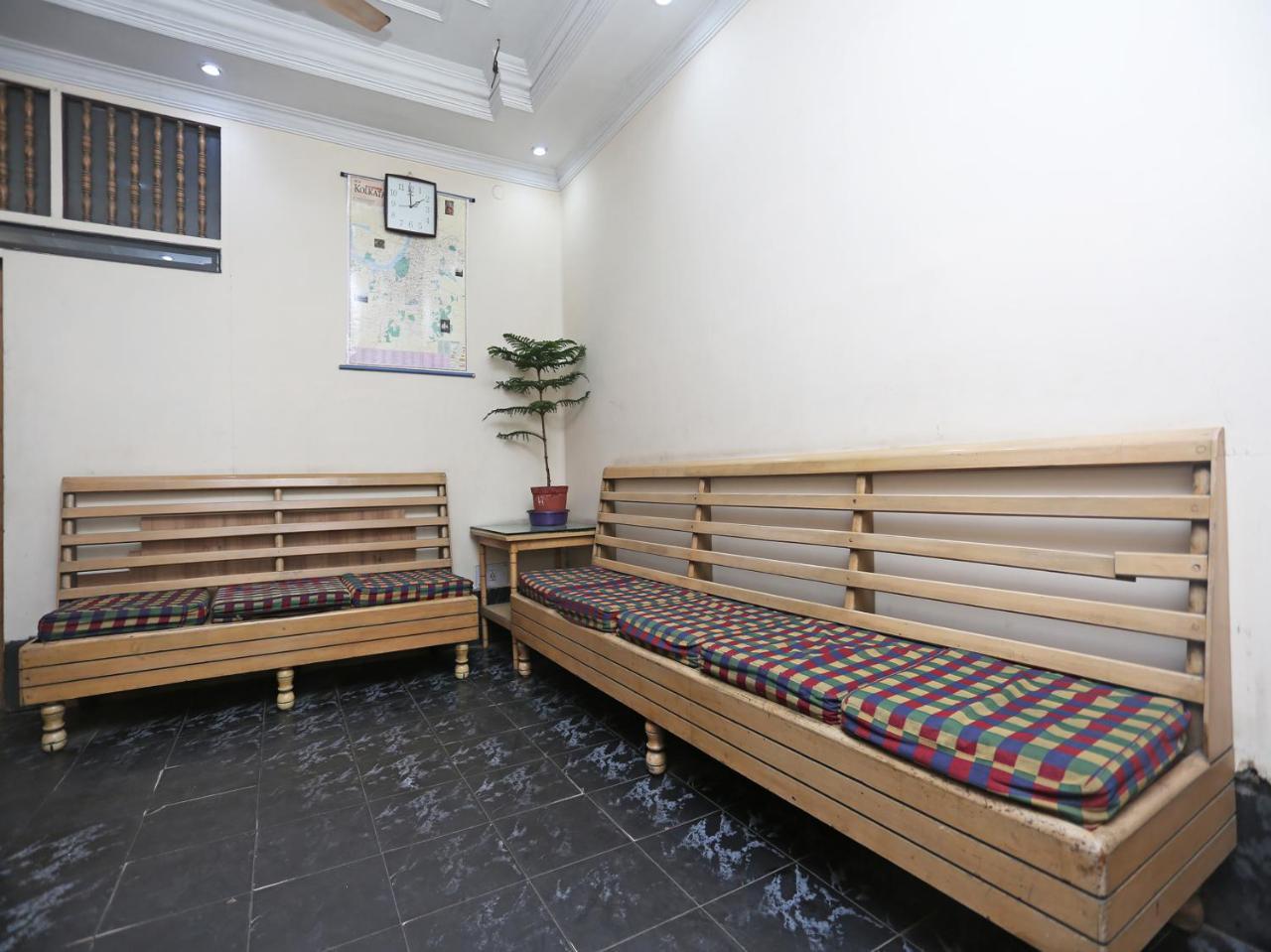 Oyo 9001 Hotel East West Калькутта Экстерьер фото