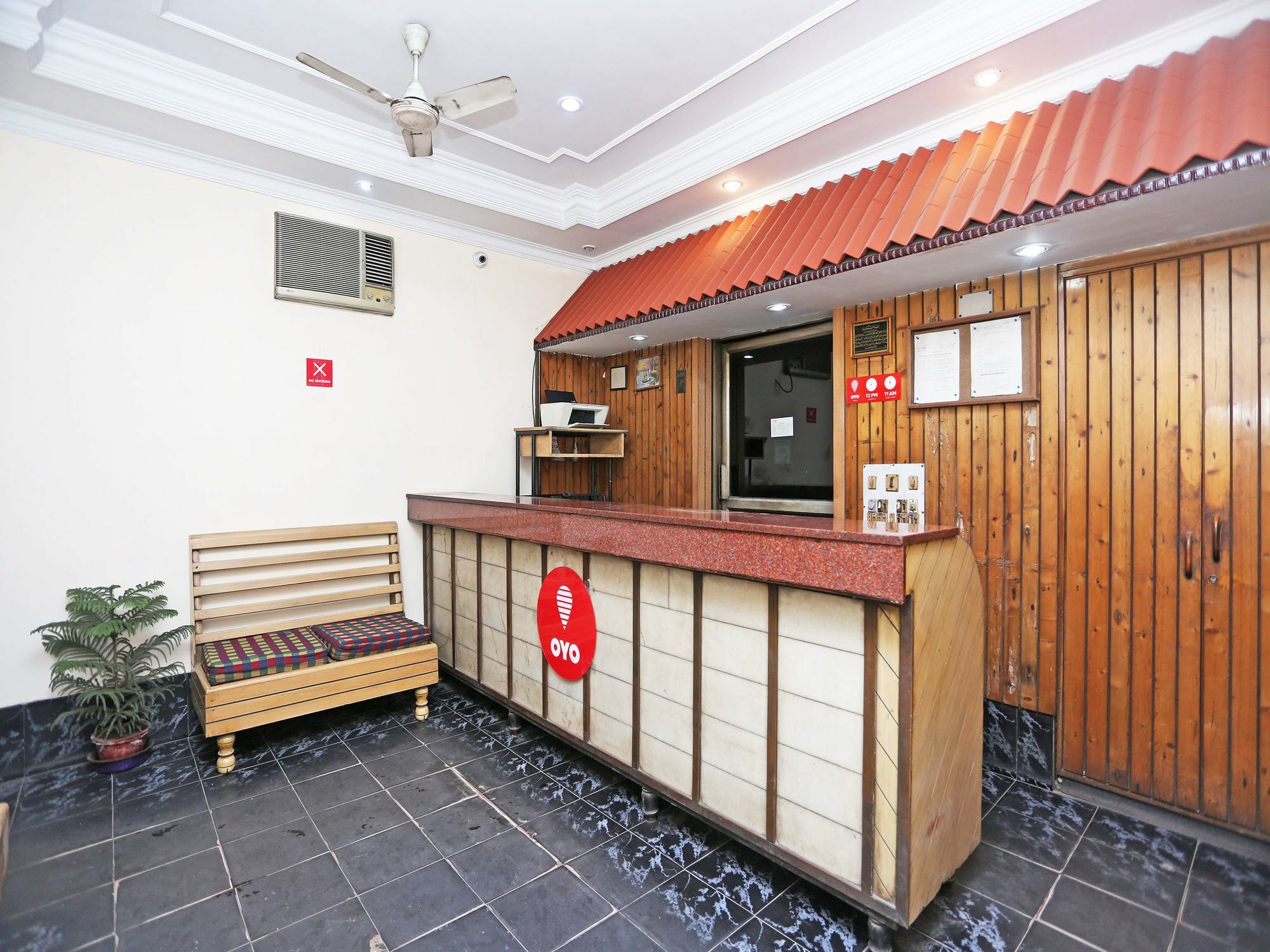 Oyo 9001 Hotel East West Калькутта Экстерьер фото