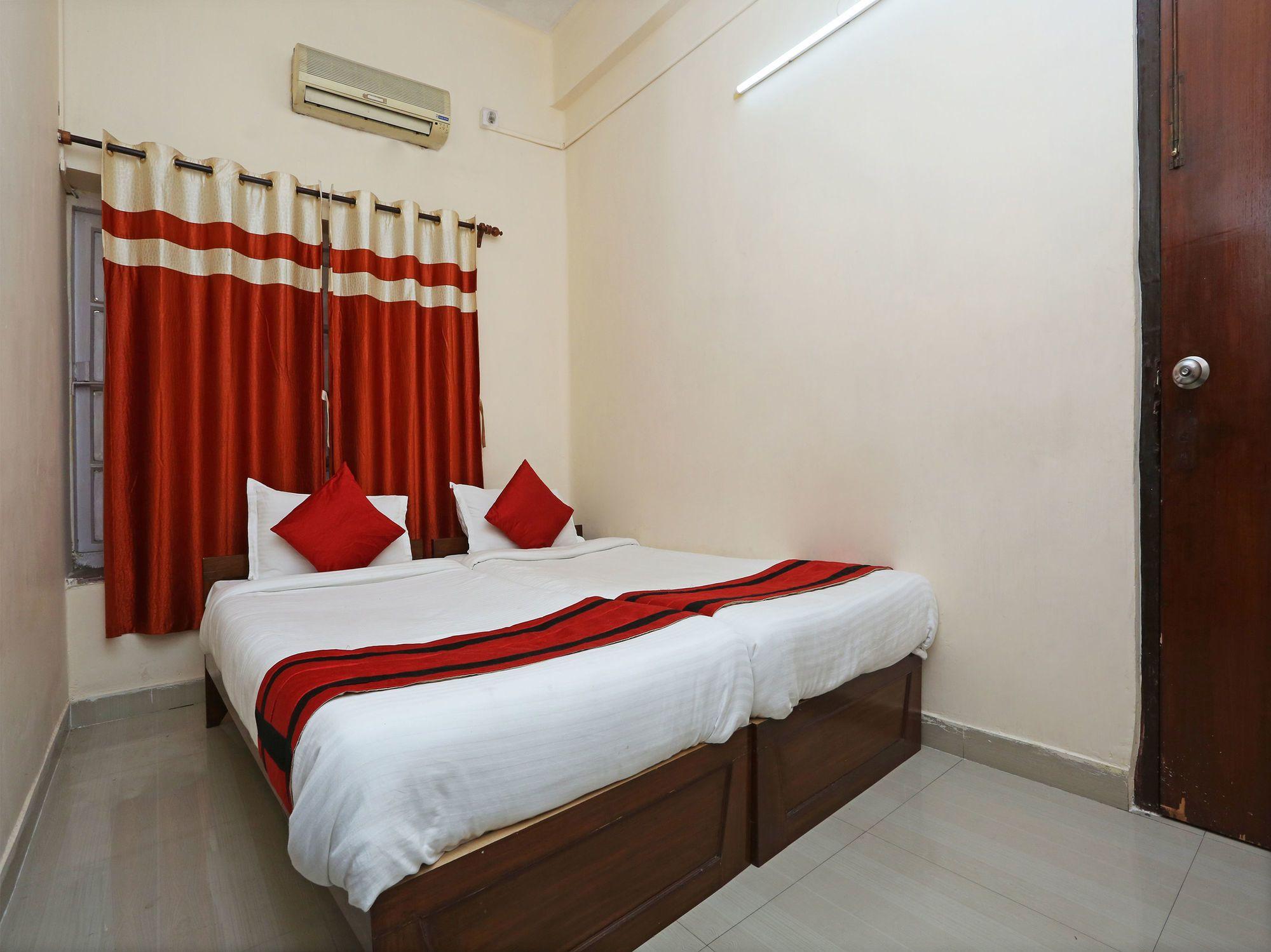 Oyo 9001 Hotel East West Калькутта Экстерьер фото