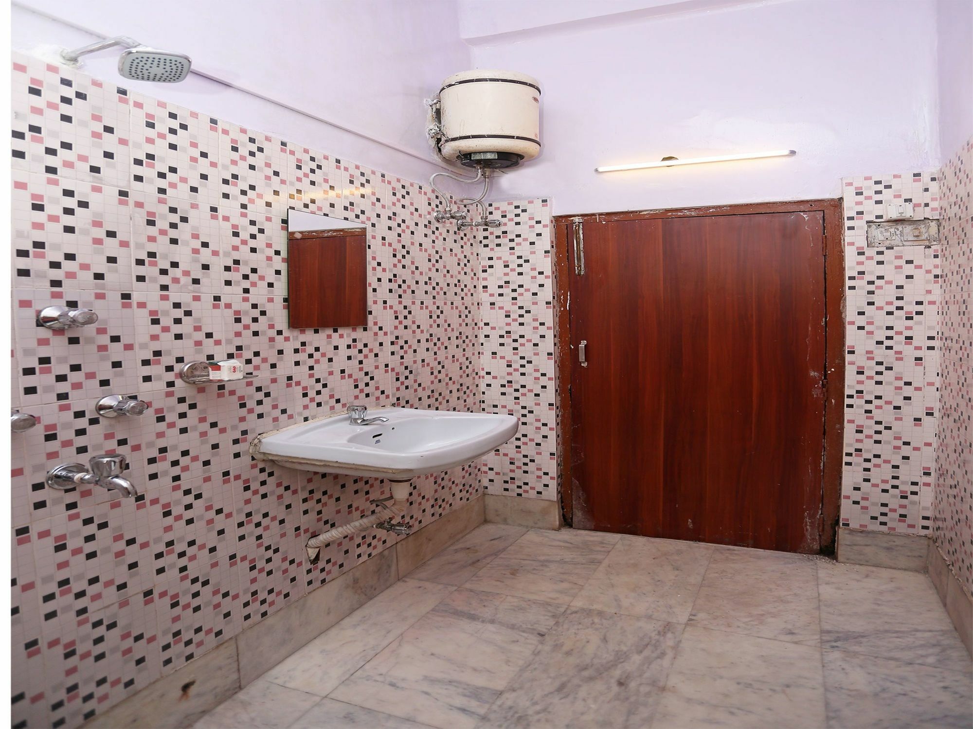 Oyo 9001 Hotel East West Калькутта Экстерьер фото
