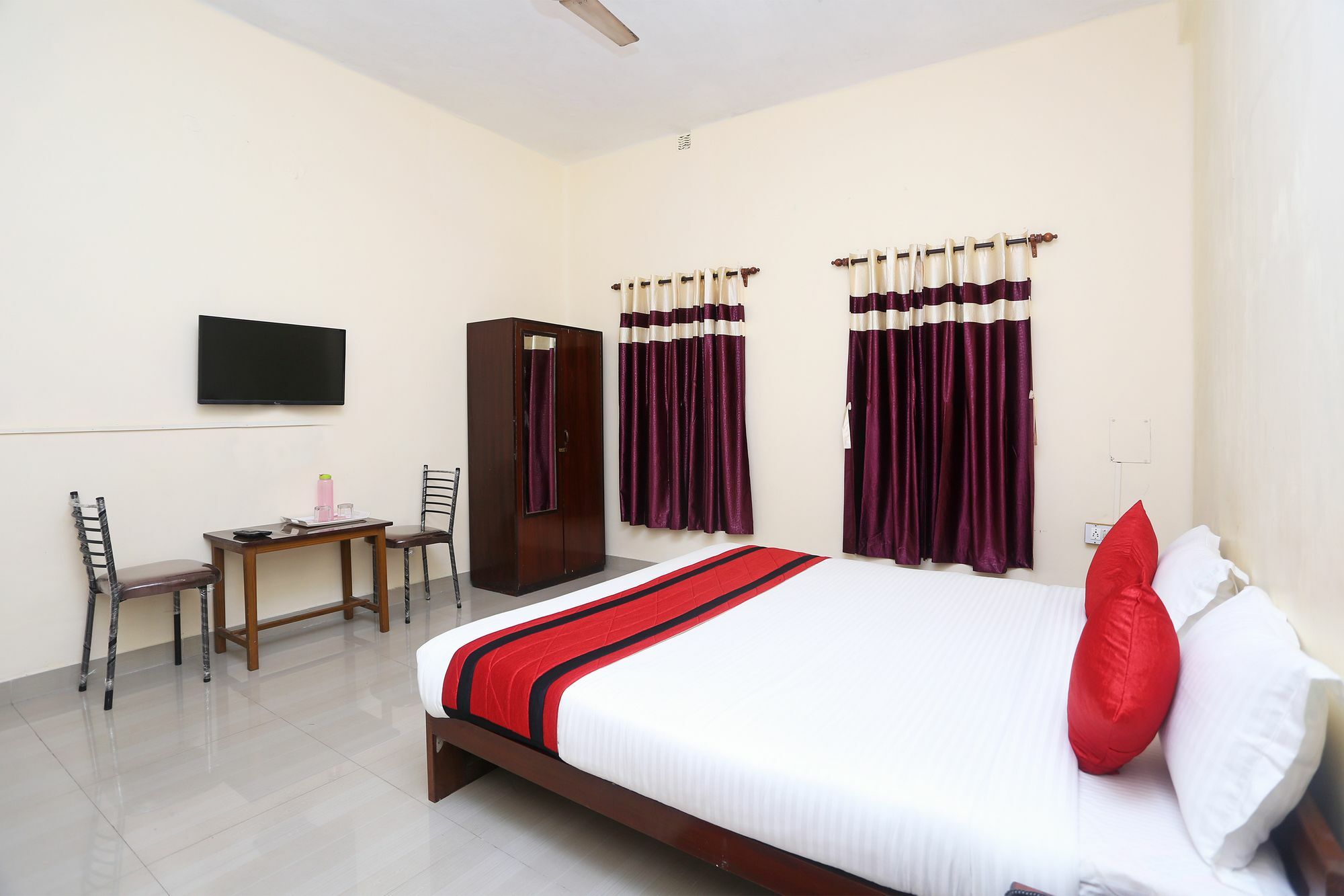 Oyo 9001 Hotel East West Калькутта Экстерьер фото