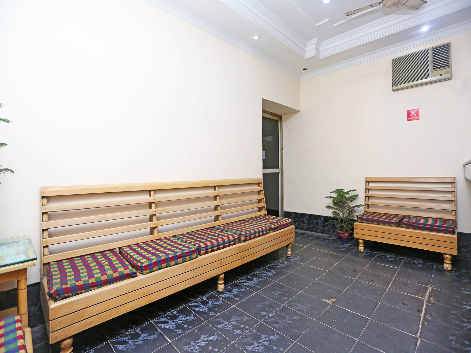 Oyo 9001 Hotel East West Калькутта Экстерьер фото