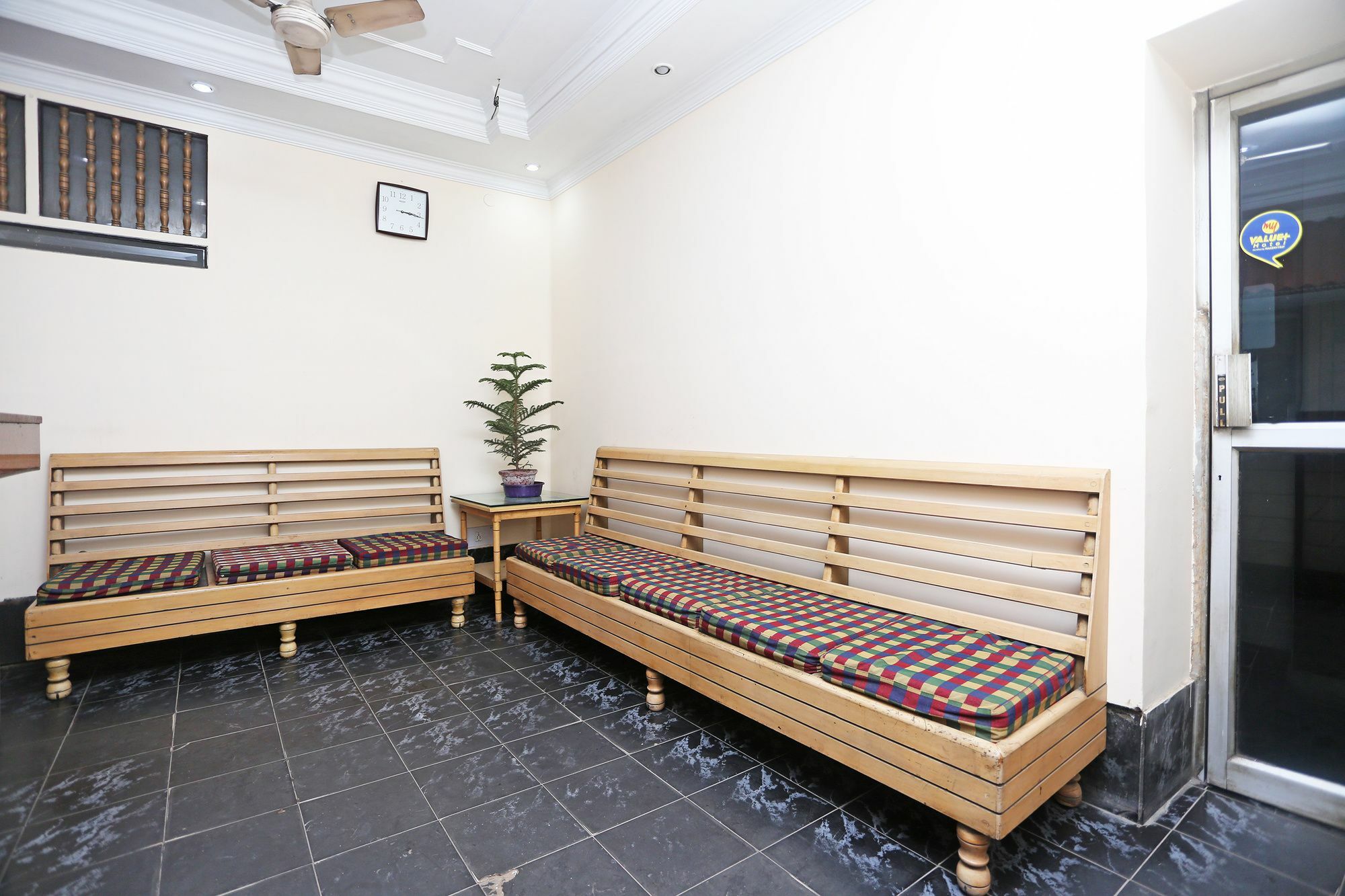 Oyo 9001 Hotel East West Калькутта Экстерьер фото
