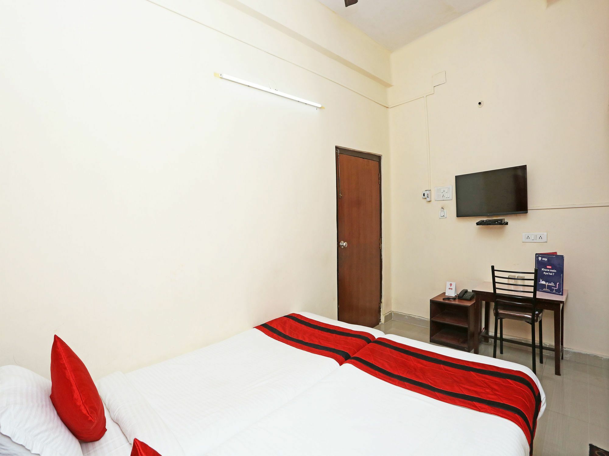 Oyo 9001 Hotel East West Калькутта Экстерьер фото